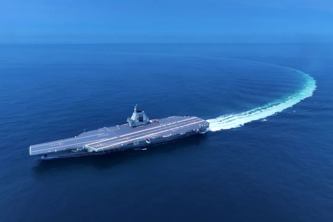 ​中国第三艘航母福建舰顺利完成首次航行试验