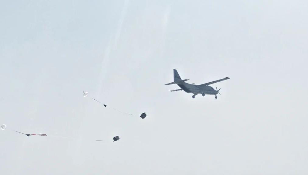 我国完成首次无人机自主连续空投多件货物测试