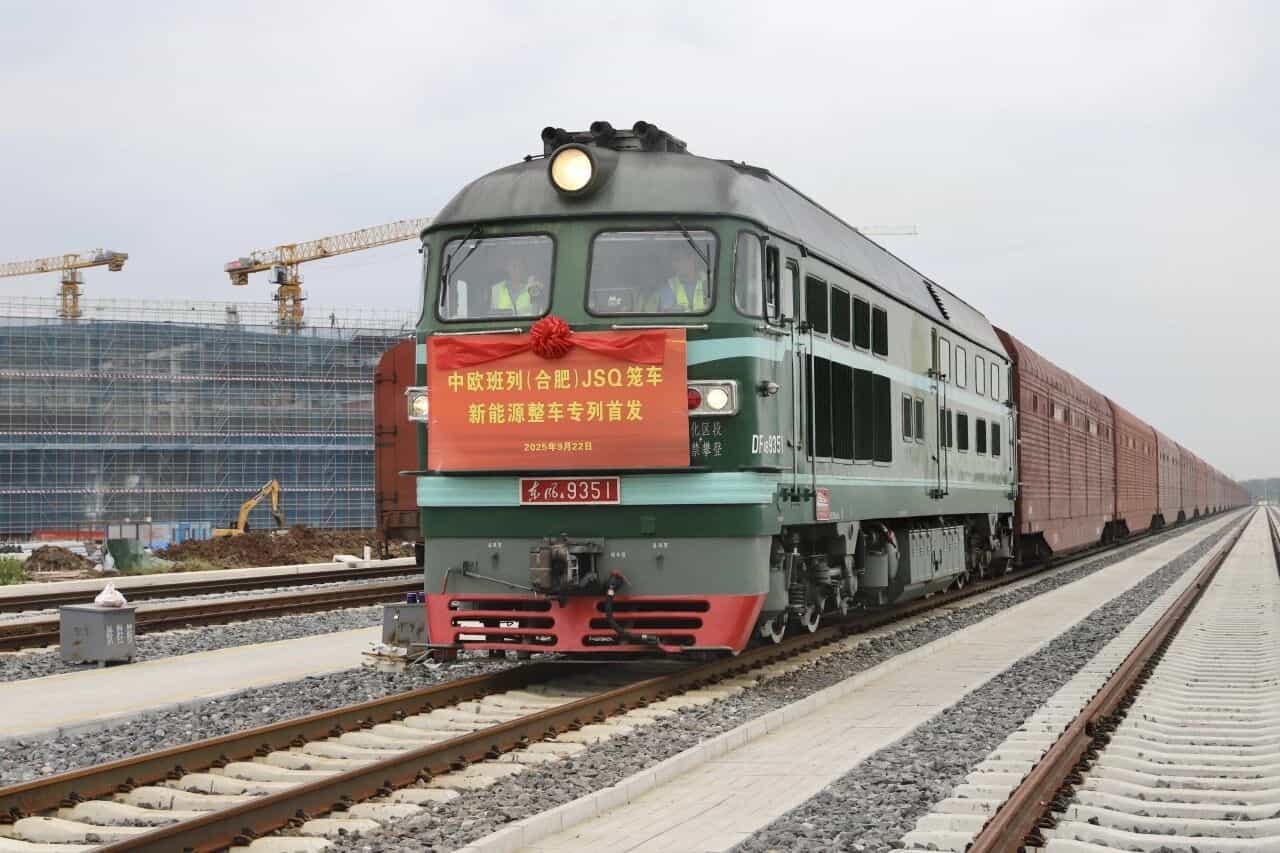 中欧班列（合肥）JSQ笼车新能源整车专列首发