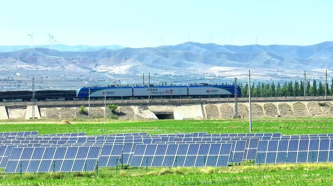 我国首个“新能源+重载铁路”融合供能系统建成投运