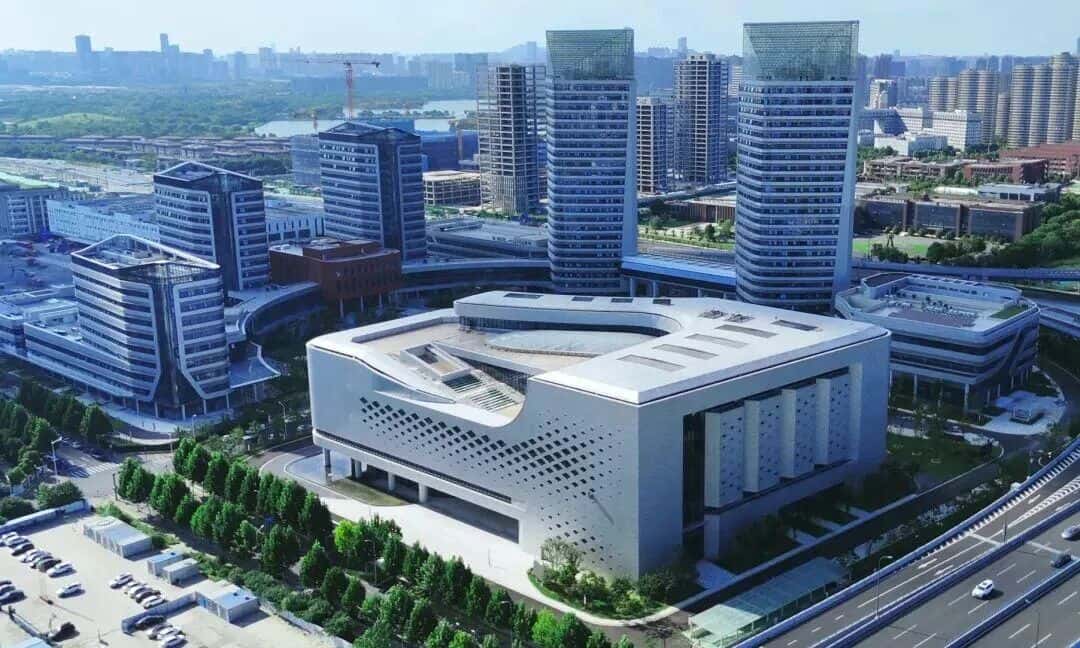 11月21日至23日，2025中国公共安全大会在合肥举办。期间，一座全新的安全文化科技馆在合肥市公共安全与应急科技创新基地启动试运行。这座建筑面积达3.5万平方米的场馆，以其丰富的互动展项和创新的教育理念，成为国内规模最大的综合性安全主题科技馆，为公众开启了一扇体验式安全教育的新窗口。