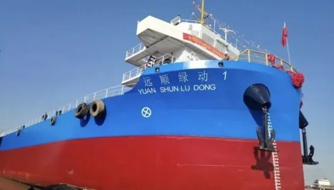 安徽首艘采用“换罐模式”LNG动力船在贵池下水