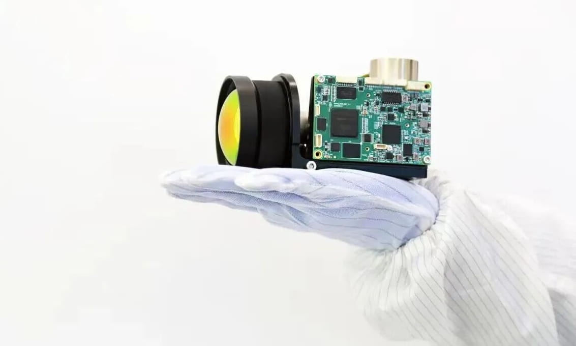 合肥造国内首款“掌心级”红外机芯