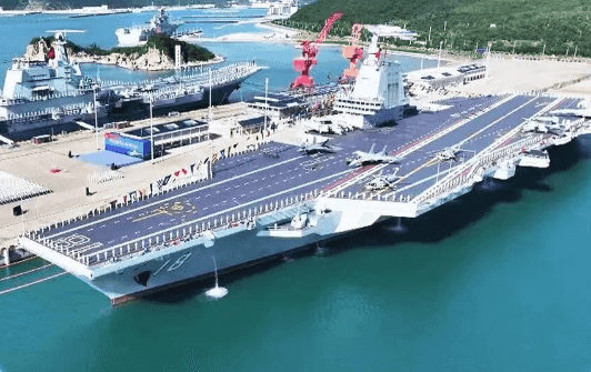 我国第一艘电磁弹射型航空母舰福建舰入列人民海军进入三航母时代