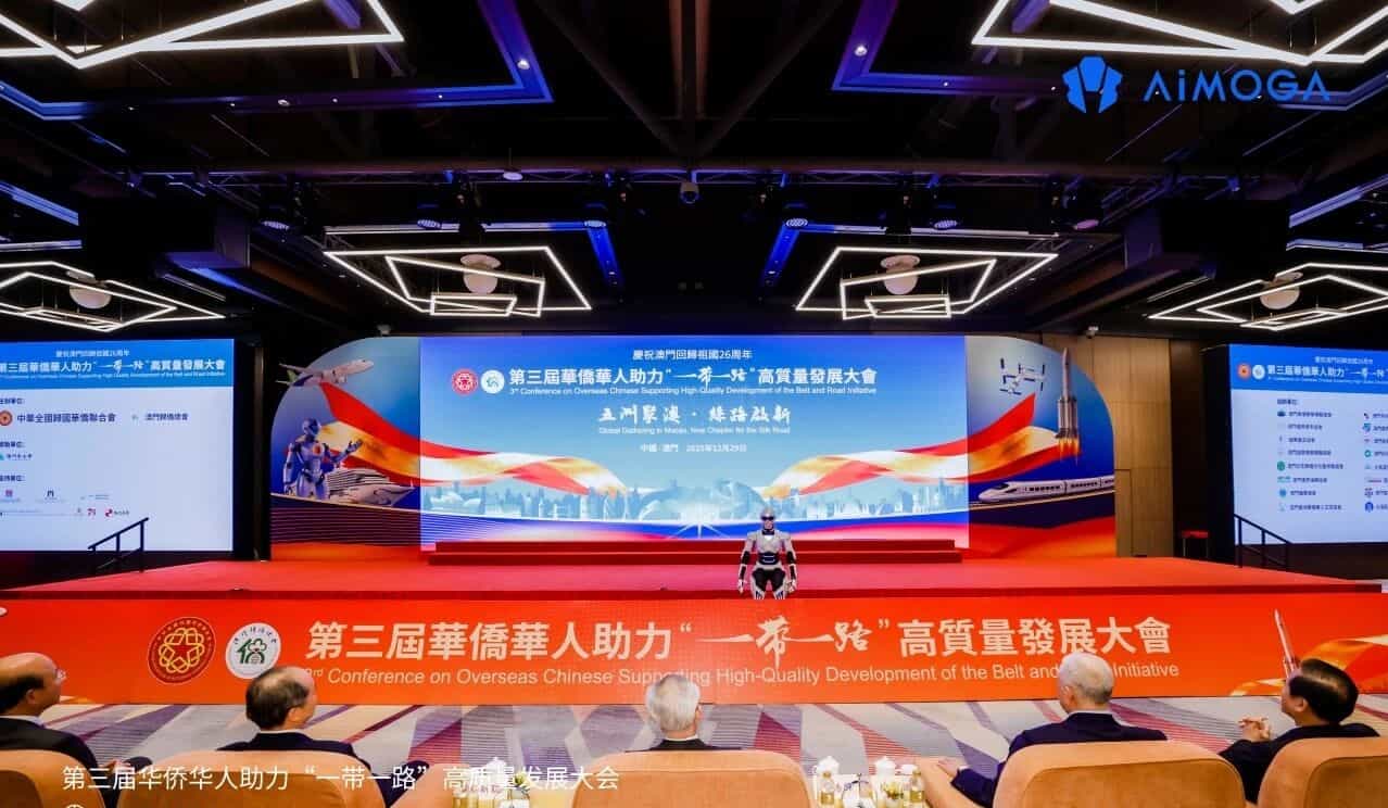 奇瑞墨甲机器人担任全球盛会“AI运营官”