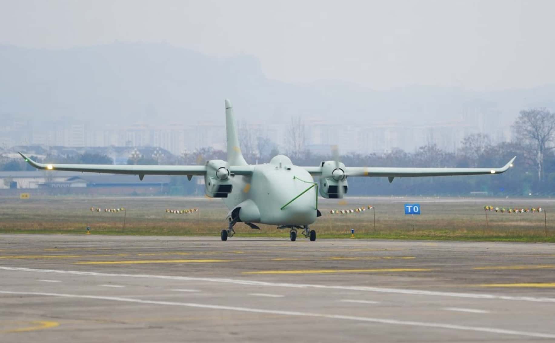 全球首款混合动力无人运输机——彩虹YH-1000S首飞成功