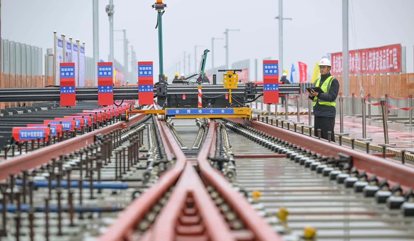 国内首创道岔精调神器投入使用