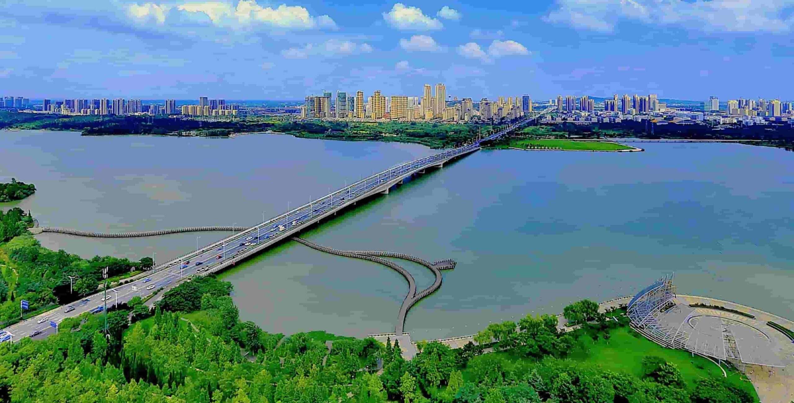 蚌埠市人民政府与安徽新华发行集团签署战略合作协议