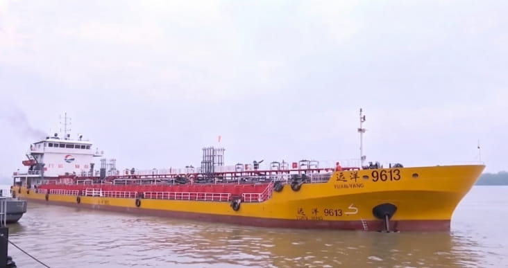 安徽首票保税航油从安庆启运