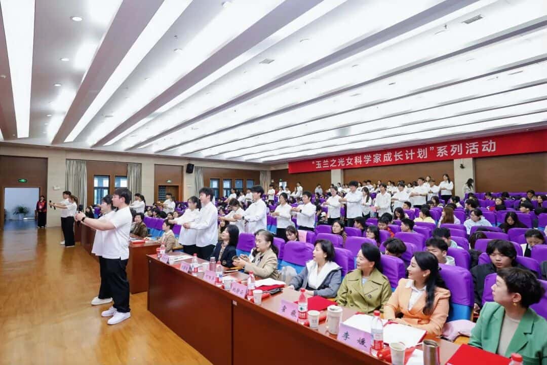 玉兰绽放，木兰启航