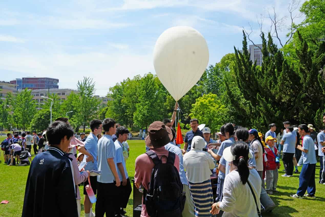 安徽初中生“手搓”红外相机，挂飞至3万米高空对地观测